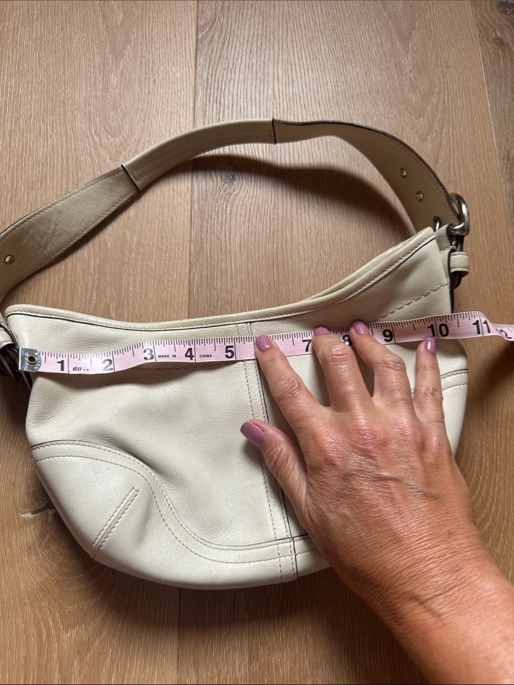 Coach 9541 small cream leather shoulder purse. Good condition. 90’s vintage. - Picture 9 of 10
